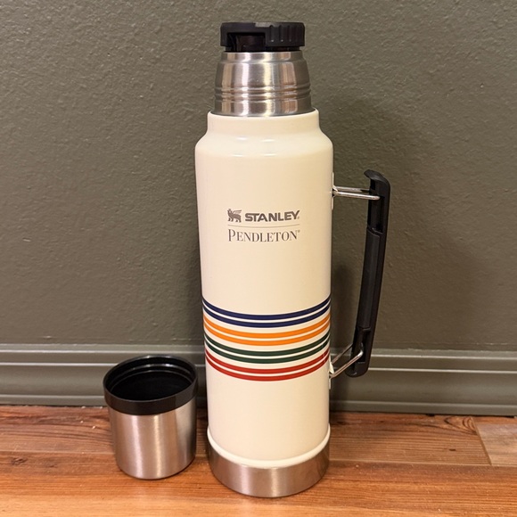 Stanley X Pendleton Cream/White Striped Vacuum Thermos with Handle 1.5 qt - Picture 1 of 10